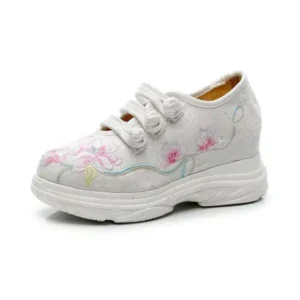 Holterdesigns Women Casual Flower Embroidered Round Toe Platform Canvas Sneakers